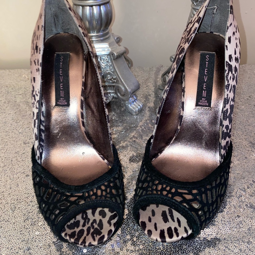 STEVEN satin peep toe